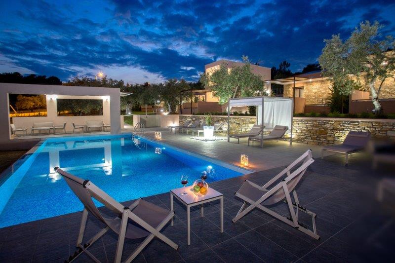 πισινα Adventure Village