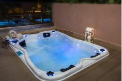 πισινα Adventure Village 4