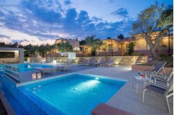 πισινα Adventure Village 1