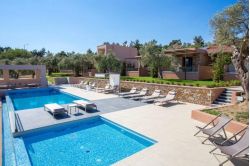 πισινα Adventure Village 3